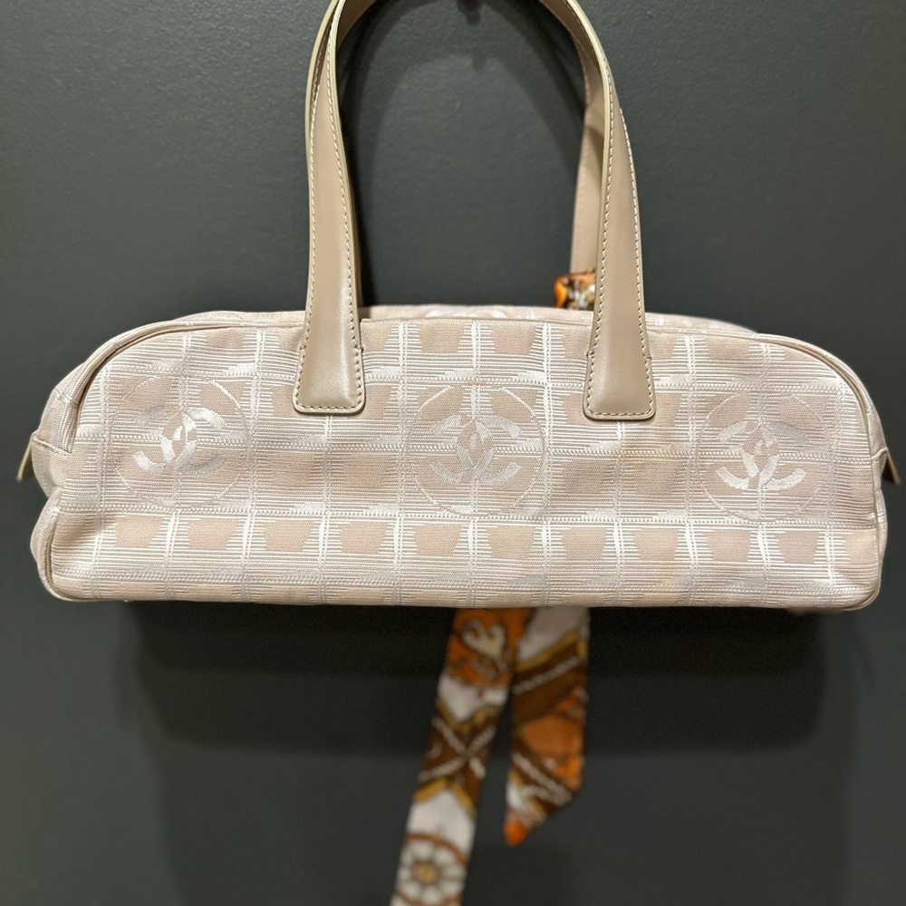 Chanel Handbag | Authentic Chanel Shoulder Bag | Authenticity card included - Picture 7 of 16